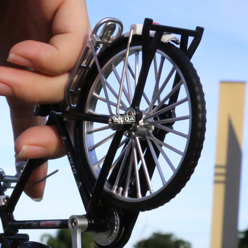 Picture Of Mountain Biking - โมเดลจักรยานเสือภูเขาจิ๋ว โลหะผสมหล่อขึ้นรูป ขนาด 1:10 ของเล่นตกแต่งโต๊ะทำงาน จักรยานจิ๋วแบบคลาสสิก